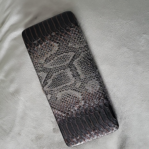 Faux Snakeskin Clutch Wallet Black Silver ID Credit Card Holder Measures 10x5.5 - Picture 2 of 5